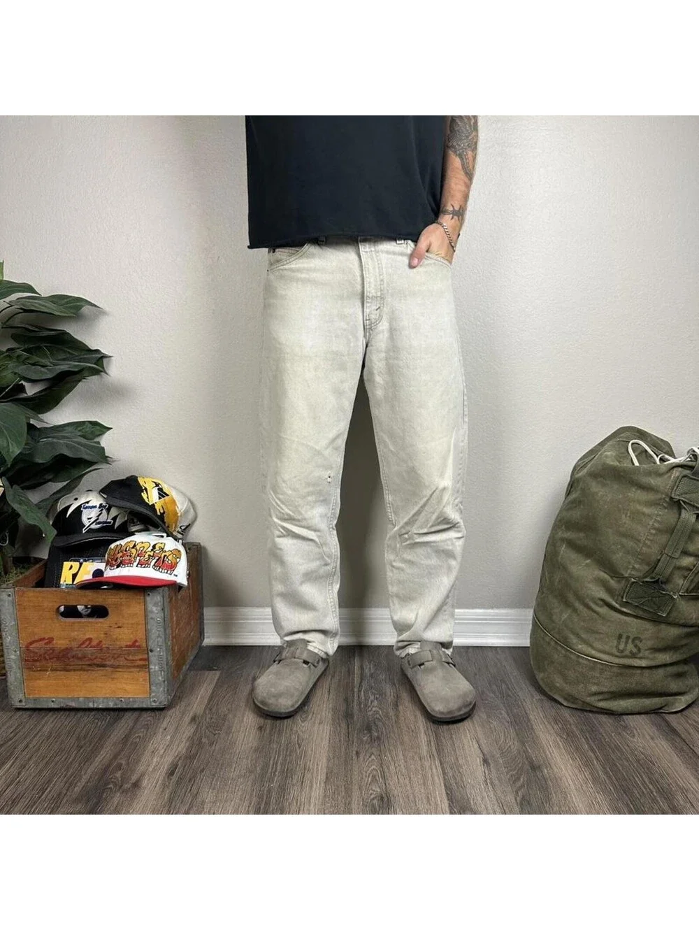 Vintages distressed Levi’s orange tab 550 straight fit light cream jeans 34x30